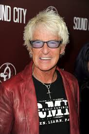 How tall is Kevin Cronin?